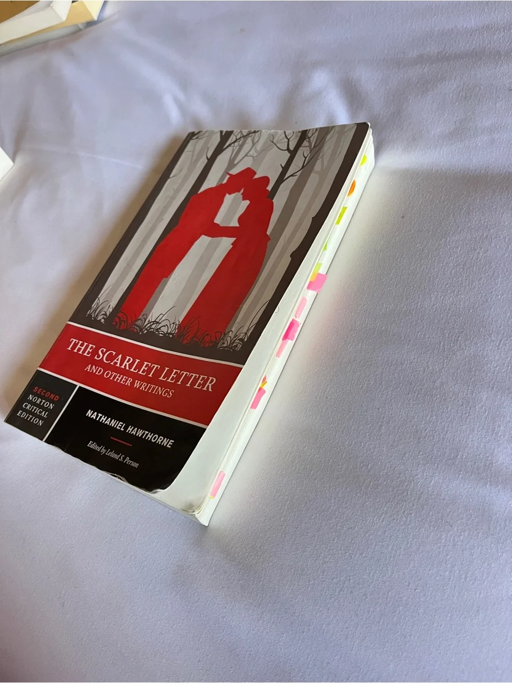 Nathaniel Hawthorne The Scarlet Letter - Red Paperback Edition